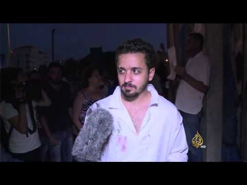 شاهدجدار إسمنتي للفصل بين مقر الحكومة والمتظاهرين في لبنان