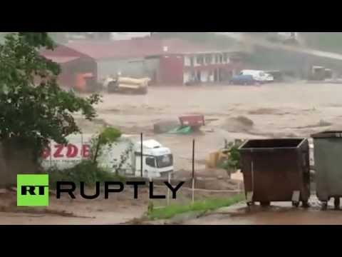 شاهد مقتل ثمانية جراء فيضانات مدمرة وقعت في تركيا