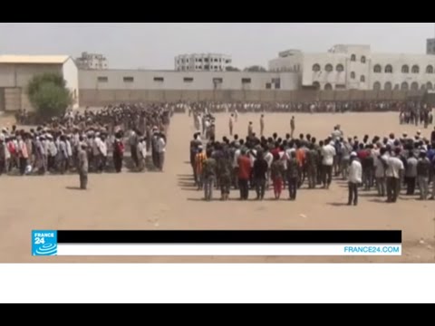شاهد 500 يمني يتدربون على حمل السلاح