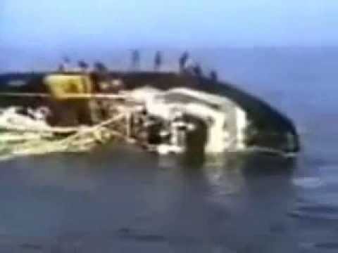 بالفيديو اللحظات الأخيرة قبل غرق إحدى السفن السورية