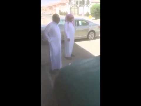 شاهد القبض على متسول مقيم متنكر بملابس امرأة