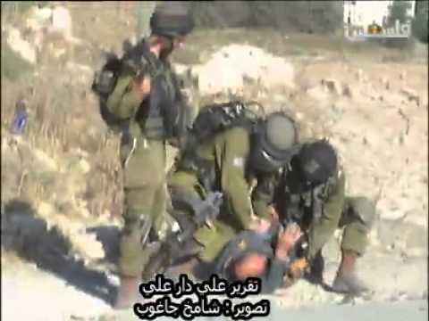 شاهد اعتداء قوات الاحتلال على مواطن فلسطيني