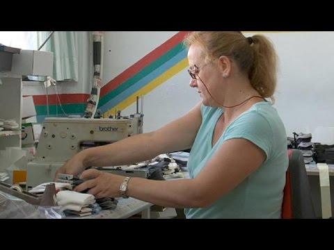 شاهد المجتمع اليوناني تحت وطأة الإصلاحات