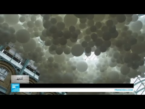 شاهد سماء من البالونات البيضاء في لندن