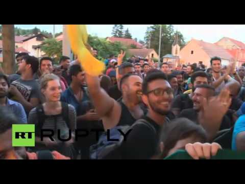شاهد ازدحام اللاجئين عند الحدود الكرواتية السلوفينية