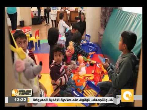 شاهد ديوكوفيتش يزور معسكرًا للاجئين والمهاجرين