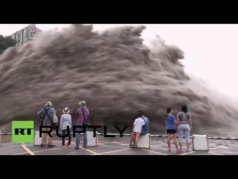 شاهد تفريغ مياه الفيضانات في سد شيهمان