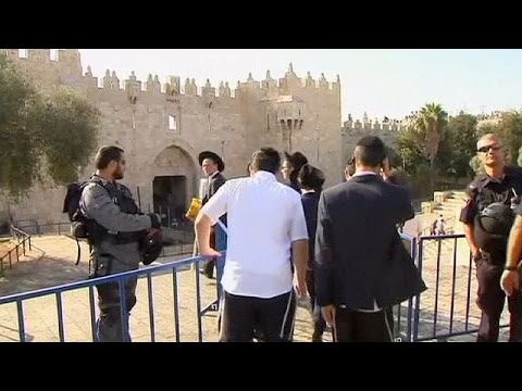 شاهد الشرطة الإسرائيلية تمنع دخول الفلسطينيين إلى القدس ليومين
