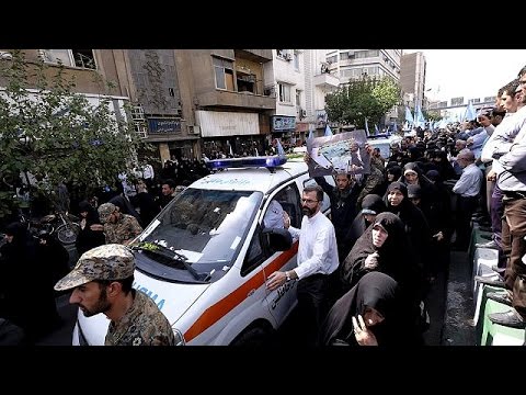 شاهد إيران تقيم مجلس تأبين على أرواح ضحايا تدافع منى