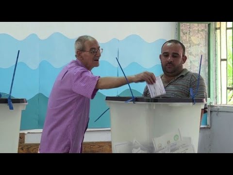 شاهدمكاتب الاقتراع شبه مهجورة في مصر