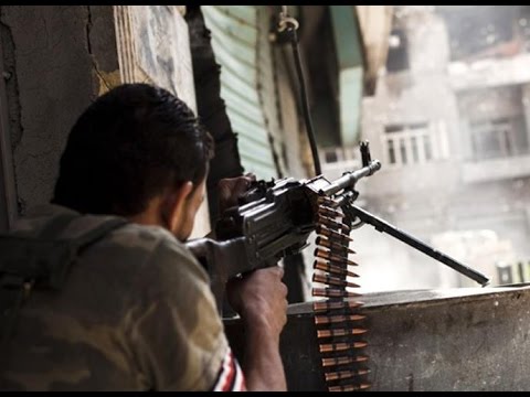 شاهد الثوار يدمرون مبنى للقوات الحكومية