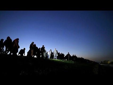 شاهد استمرار تدفق آلاف اللاجئين إلى أوروبا