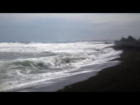 شاهد إعصار باتريسيا يزداد خطورة ويصل المكسيك