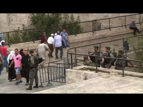 شاهد إسرائيل ترفع القيود على عمر المصلين في المسجد الأقصى
