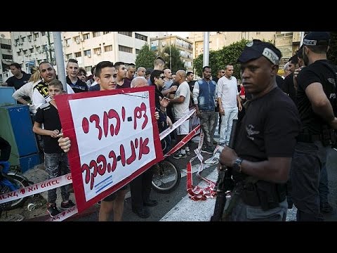 شاهد استشهاد فلسطينيين على يد شرطة الاحتلال