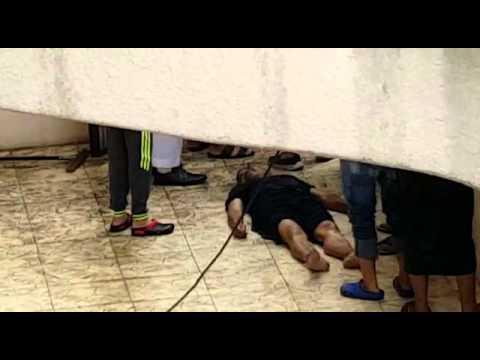 شاهد  وفاة طفل وأحد أقاربه صعقًا بالكهرباء في جدة