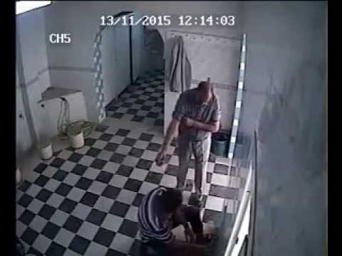 بالفيديو رجل يسرق أموالًا من أحد المصلين