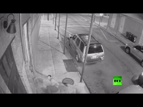 شاهد طالب جامعي يصاب في معدته بطلق ناري