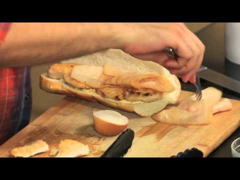 طريقة عمل سندوتش دجاج بالحمص والتركي المدخن