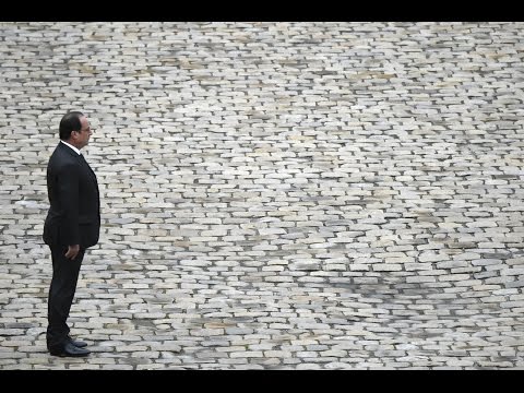 شاهد الرئيس الفرنسي يصل إلى موقع تكريم الضحايا