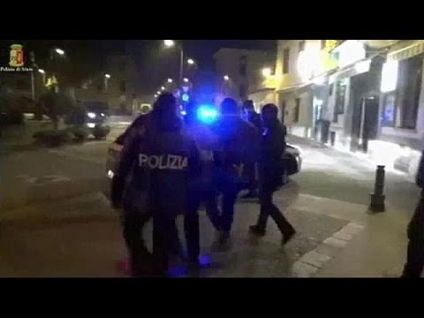 شاهد اعتقال متطرفين في إيطاليا وكوسوفو