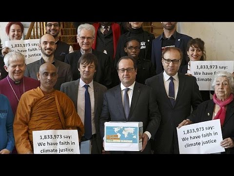 شاهد المجتمعون في مؤتمر باريس يعكفون على العمل للخروج باتفاق