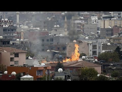 استمرار الحملة العسكرية التركية ضد المسلحين الأكراد جنوب شرقي البلاد