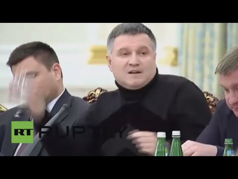 ملاسنة حادة بين وزير داخلية أوكرانيا ومحافظ أوديسا بحضور الرئيس