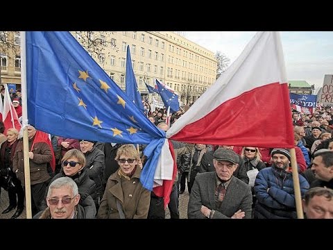 احتجاجات مناهضة للحكومة المحافظة في بولندا