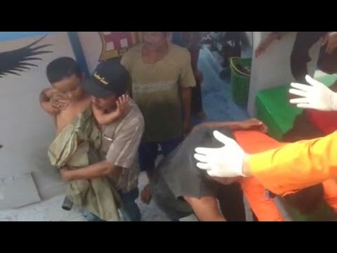 استئناف عمليات البحث عن ناجين بعد غرق عبارة تقل 118 شخصًا