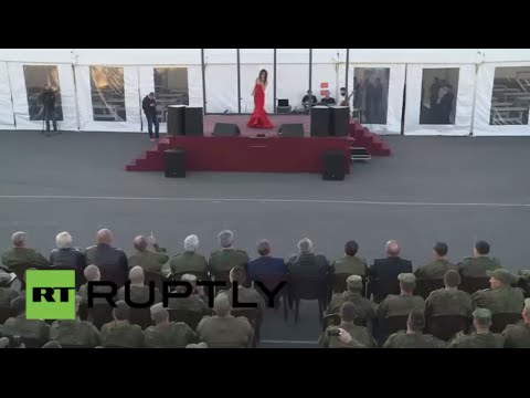 شاهد عسكريون روس يستمتعون بعيد الميلاد