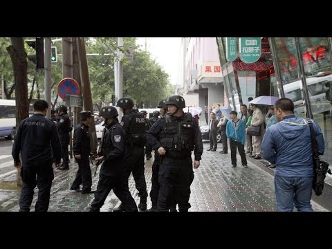شاهد السلطات الصينية أجلت بعض سكان المنطقة الحدودية