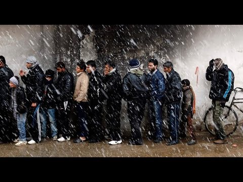 شاهد أهالي الأحياء المحاصرة يعانون شتاءً قاسيًا في سورية