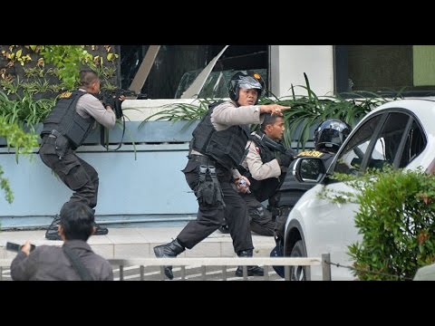 إندونيسيا تستعين بالجيش لتأمين القطاعات الحيوية والنخبة السياسية