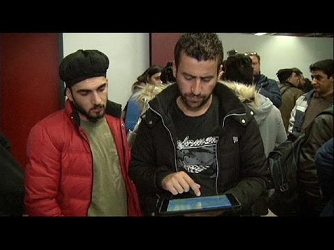 بالفيديو لاجئون عراقيون يتركون ألمانيا ويعودون إلى الوطن