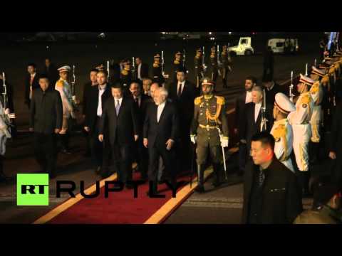 بالفيديو الرئيس الصيني يصل إلى طهران