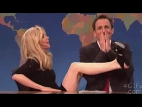 بالفيديو عصابة فتيات تجرد مراهقة من ملابسها في الشارع