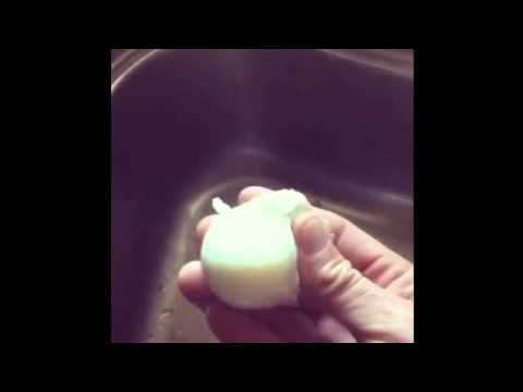 بالفيديو تعلمي طريقة تقشير البيضة المسلوقة