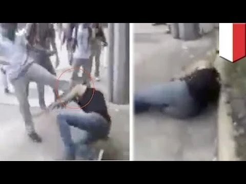 بالفيديو شاب بلطجي يتلقى درسا قاسيا