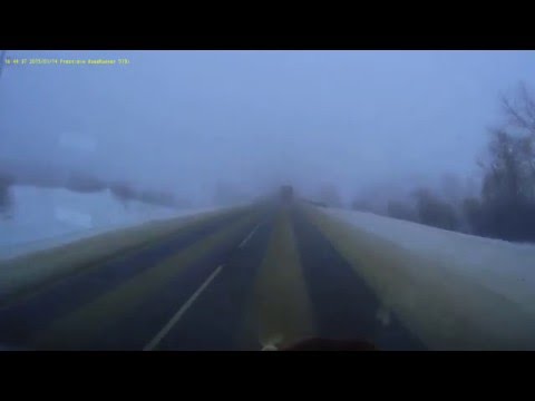 شاهد سيارة نقل تصطدم بأوتوبيس وتفجر جزء منه