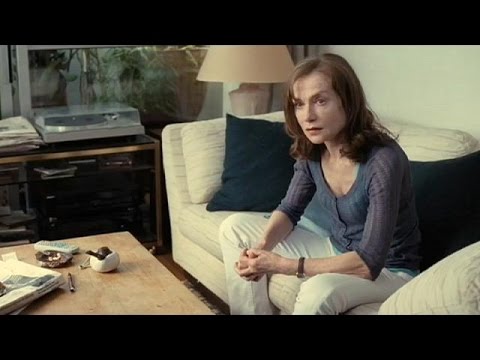 النجمة الفرنسية إيزابيل هوبير تتألق في اليوم الثالث من مهرجان برلين