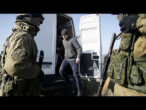 شاهد تبادل للأسرى بين الجيش النظامي والإنفصاليين في أوكرانيا
