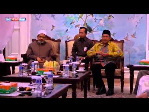 بالفيديو شيخ الأزهر يصل إلى إندونيسيا