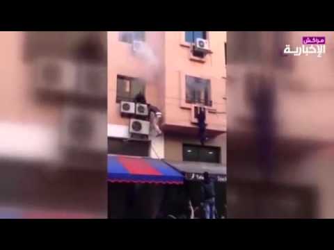 شاهد لحظة إحتراق صالون للتدليك في حي كليز