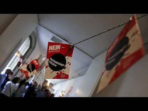 شاهد غالبية السويسريين يرفضون طرد الأجانب بشكل آلي