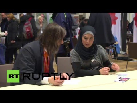 شاهد افتتاح أول معرض لتشغيل اللاجئين في ألمانيا
