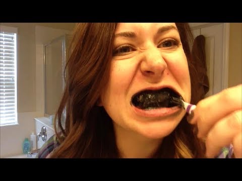 شاهد الفحم أسهل وسيلة لتبييض الأسنان