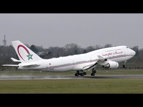 الطائرة التي أهداها رئيس دولة الإمارات إلى الملك محمد السادس