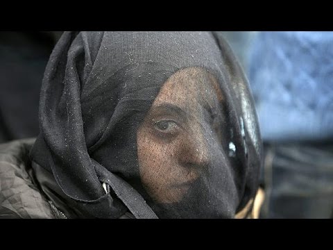 الجيش اليوناني يقيم مخيما لتخفيف الضغط عن مدينة الخيام إيدوميني