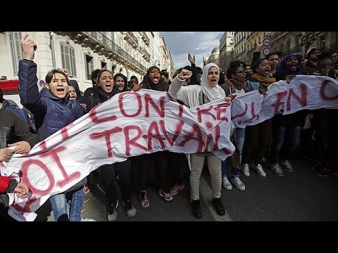 شاهد الطلبة يتظاهرون في باريس ضد مشروع إصلاح قانون العمل